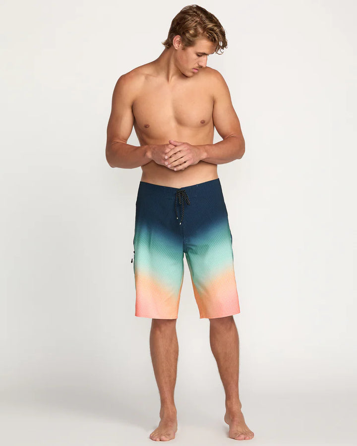 BILLABONG FLUID PRO BOARDSHORTS - MULTI FADE (MUL)