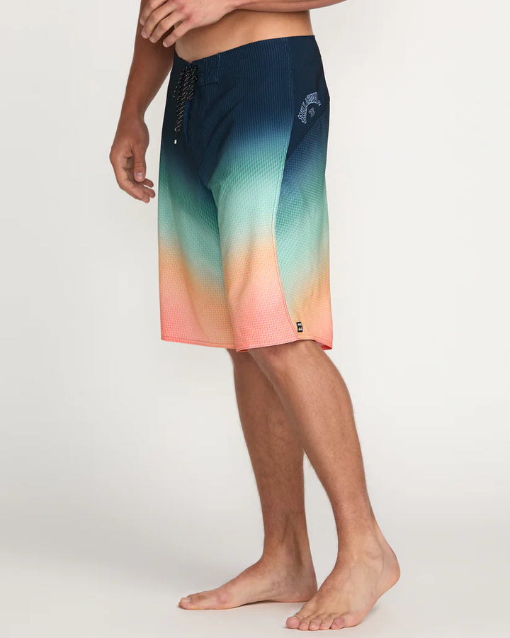 BILLABONG FLUID PRO BOARDSHORTS - MULTI FADE (MUL)