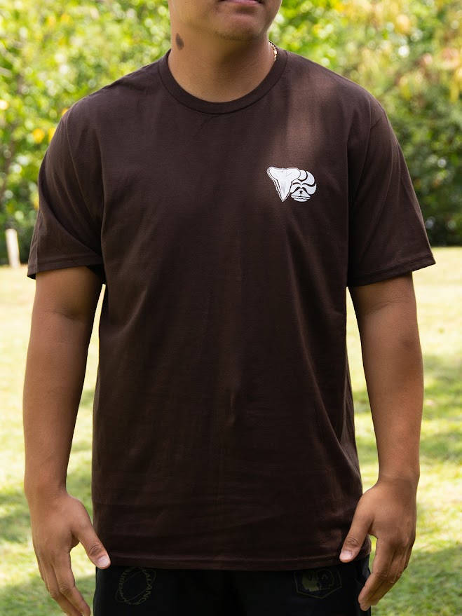 HIC STAY SHARP TEE - DARK CHOCOLATE