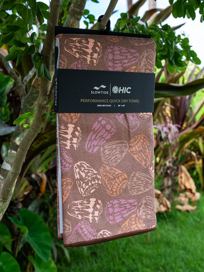 SLOWTIDE X HIC CUSTOM PERFORMANCE QUICKDRY TOWEL - SHELL SHOWERS