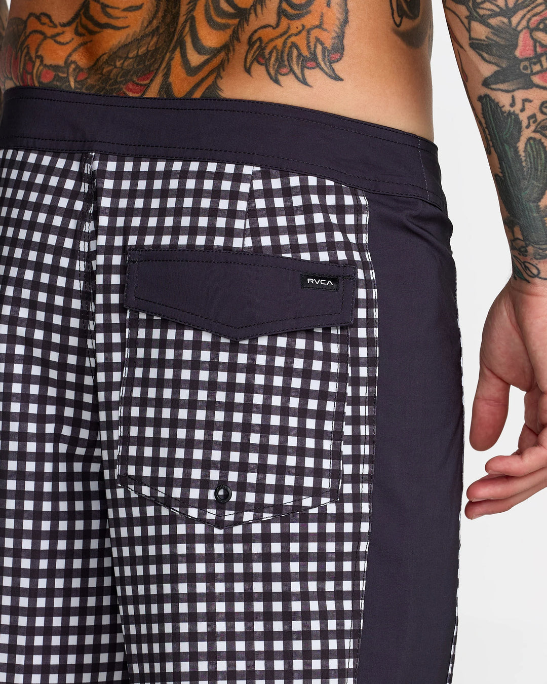 RVCA HAWAII APEX 2 18" BOARDSHORT - BLACK WHITE