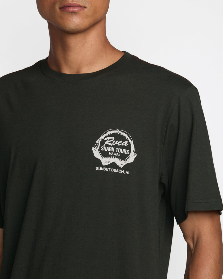 RVCA SHARK TOURS TEE - BLACK (PTK)