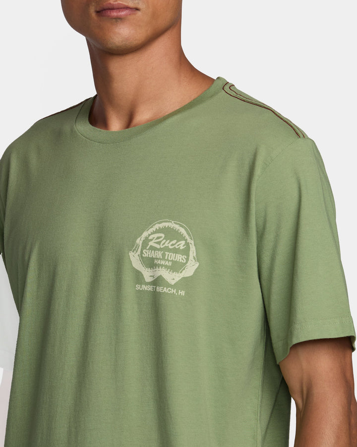 RVCA SHARK TOURS TEE - RANGER GREEN (RGR)