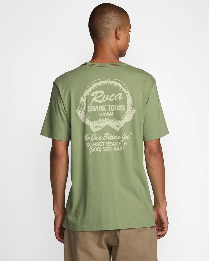 RVCA SHARK TOURS TEE - RANGER GREEN (RGR)