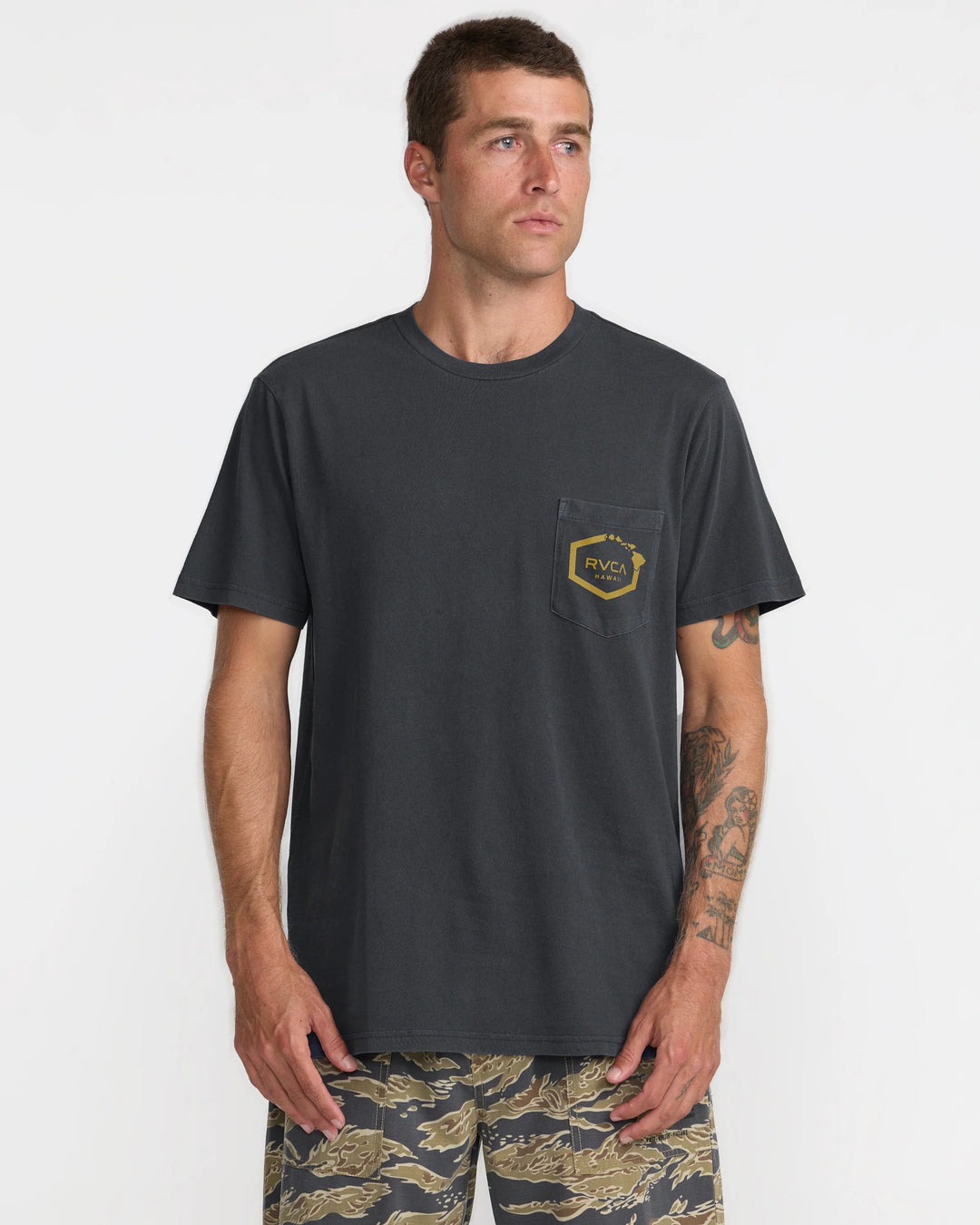 RVCA ISLAND HEX POCKET TEE - PIRATE BLACK (PTK)