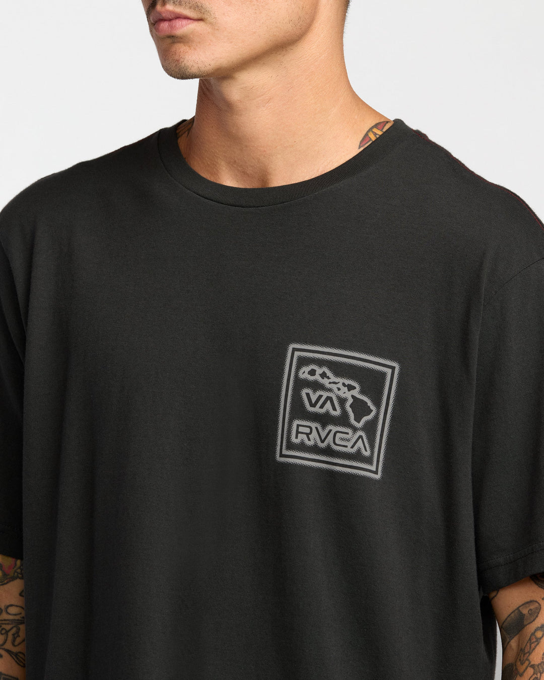 RVCA HAWAII BLUR TEE - PIRATE BLACK (PTK)