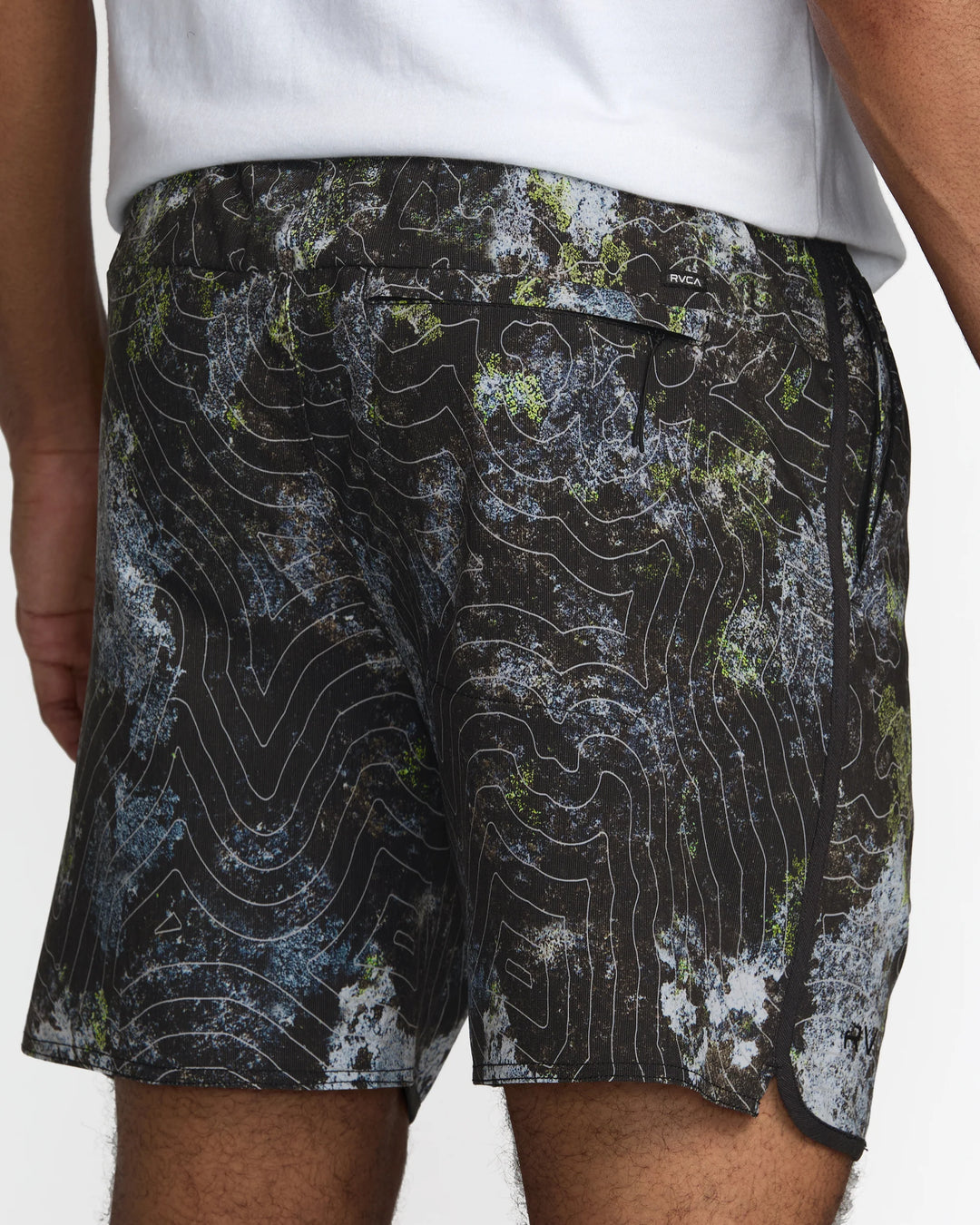 RVCA HAWAII YOGGER HYBRID TECH 17" SHORT - BLACK