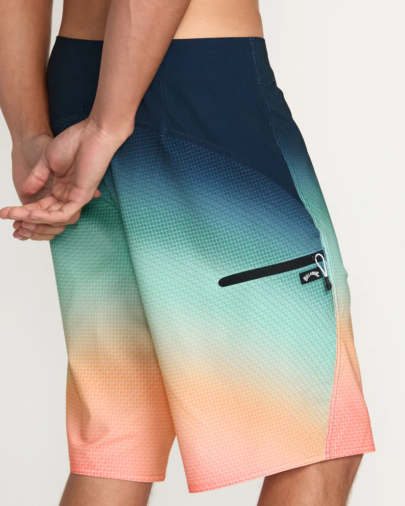 BILLABONG FLUID PRO BOARDSHORTS - MULTI FADE (MUL)