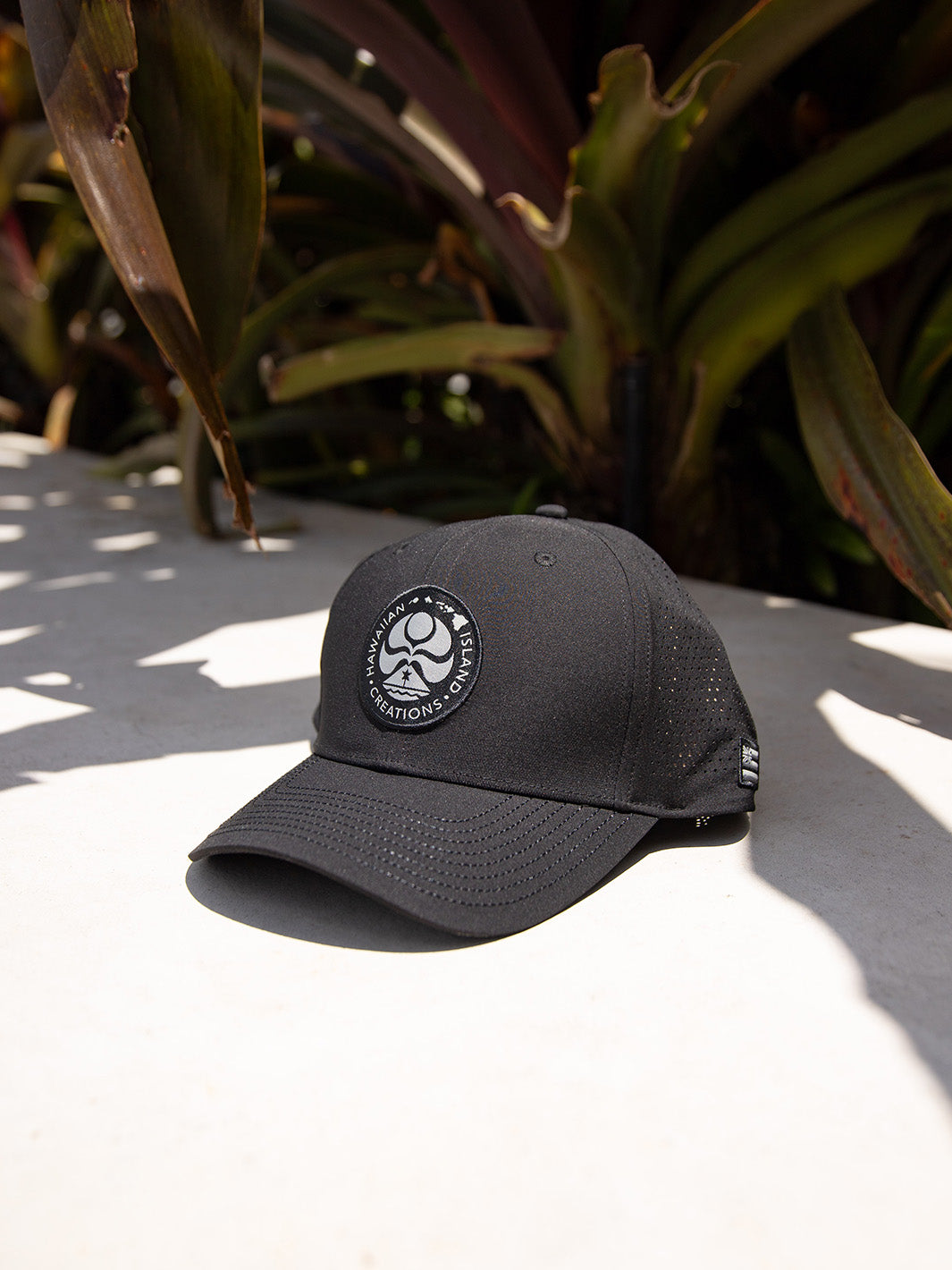 HIC LOGO PATCH TRUCKER - BLACK