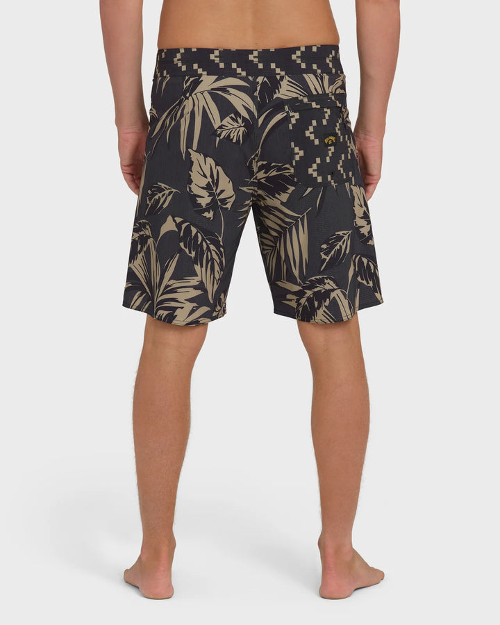 BILLABONG GOOD TIMES PRO BOARDSHORT - BLACK