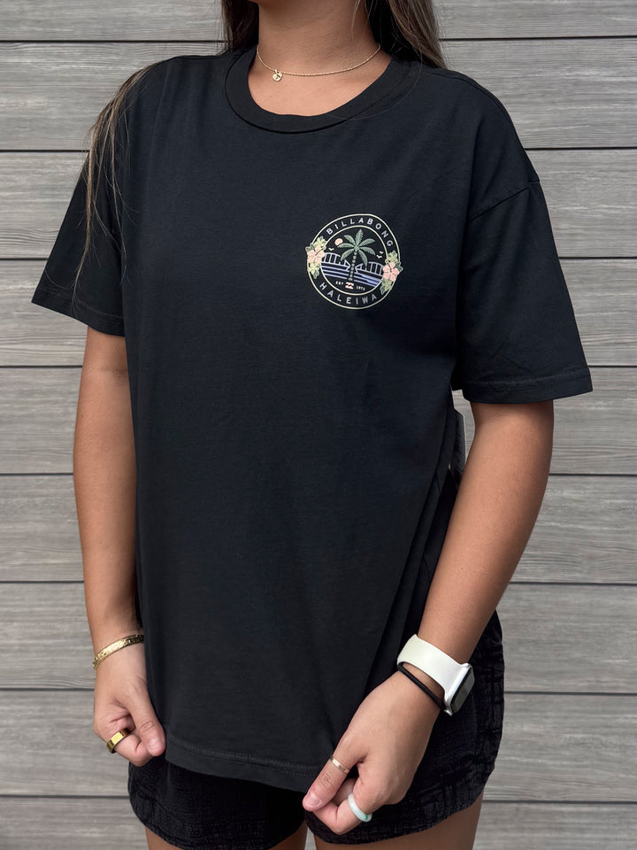 BILLABONG HALEIWA FLOWER BADGE SS TEE - OFF BLACK (OB1)