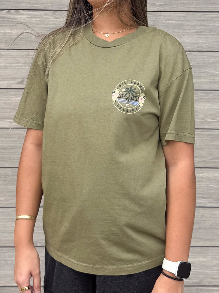 BILLABONG HALEIWA FLOWER BADGE SS TEE - MILITARY OLIVE (MOV)