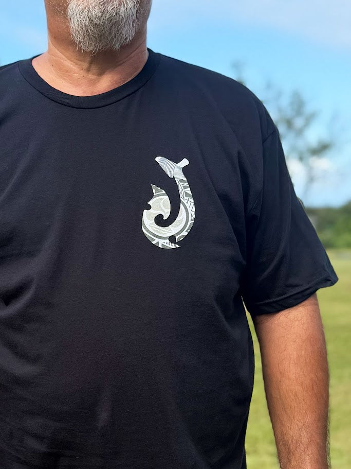 HIC KAILUA HOOK TEE - BLACK