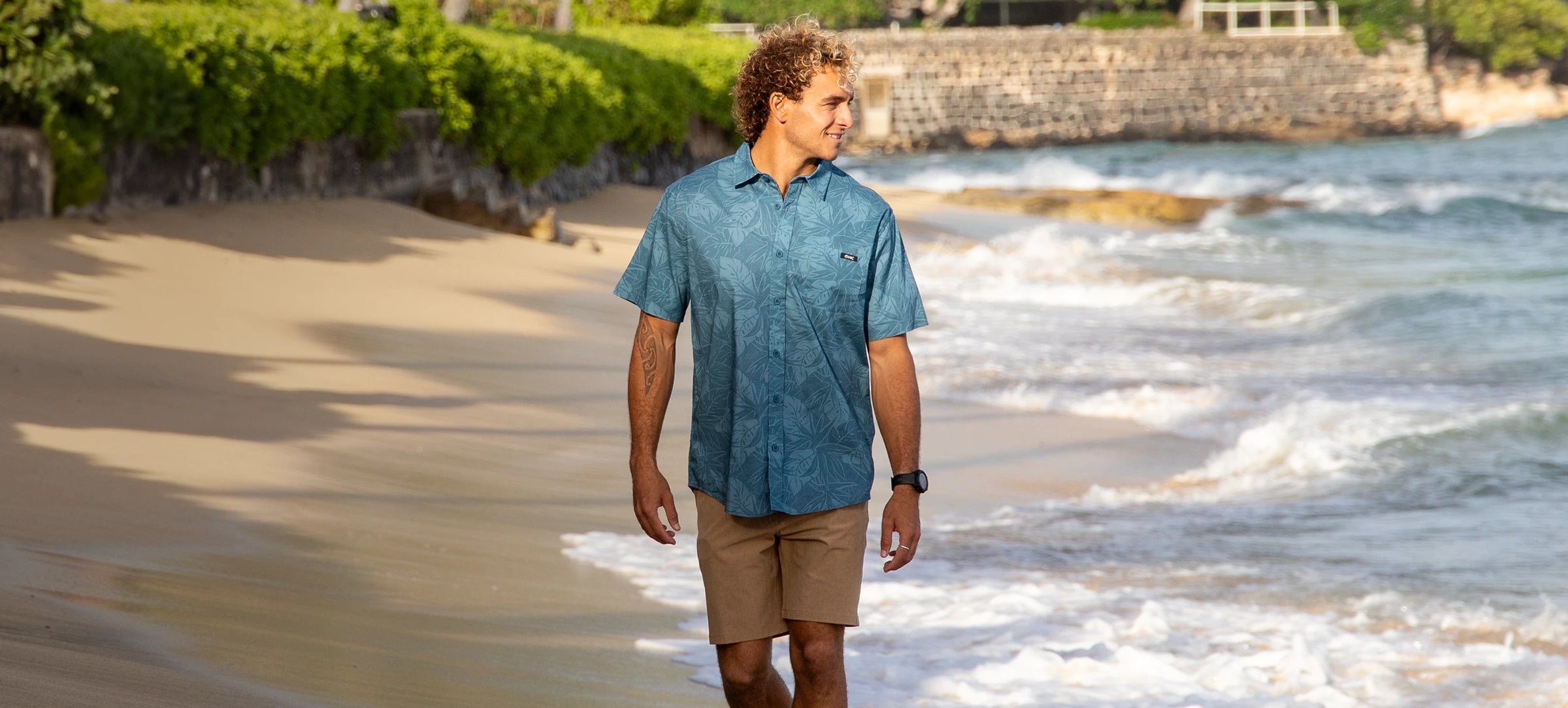 The HIC Kewalo aloha shirt effortlessly goes from the beach to an evening out.