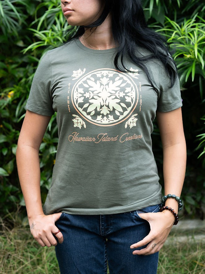 HIC PIKAKE QUILT WOMENS BF TEE - MIL GREEN