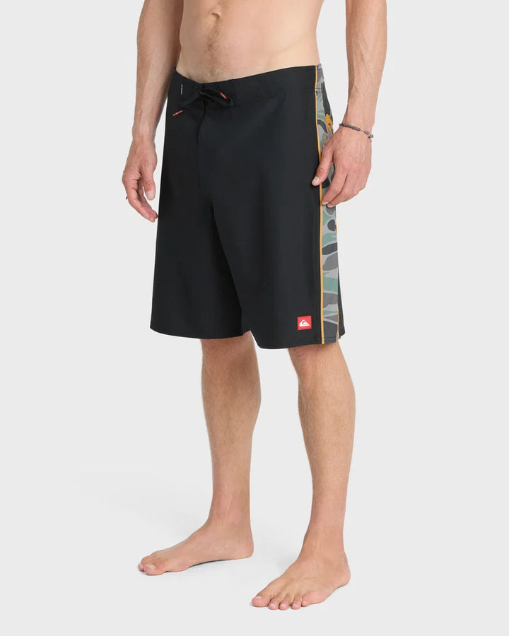 QUIKSILVER YOUNG GUNS NOMAD PRINT 21" BOARDSHORT - ANTHRACITE