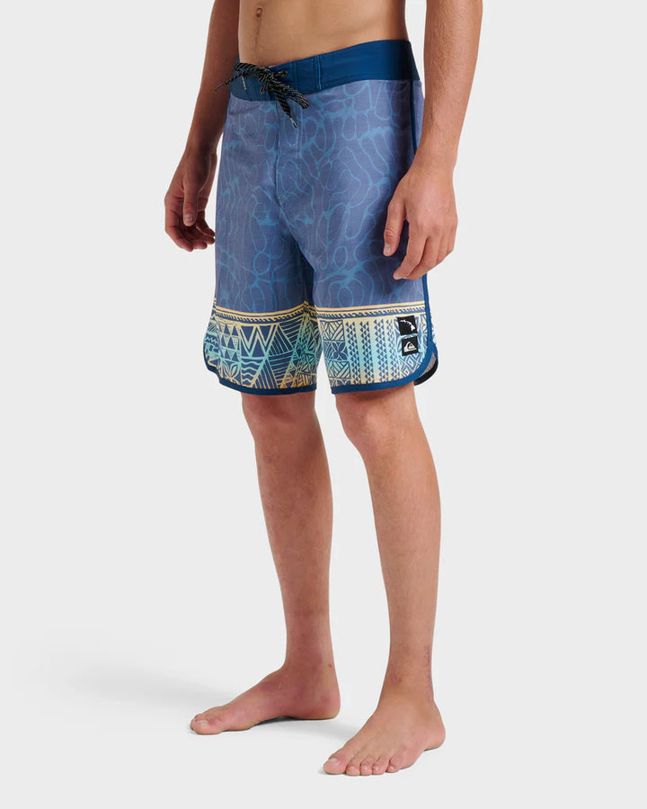 QUIKSILVER SURFSILK HI TRIBAL SCALLOP 19" BOARDSHORT - CHINA BLUE