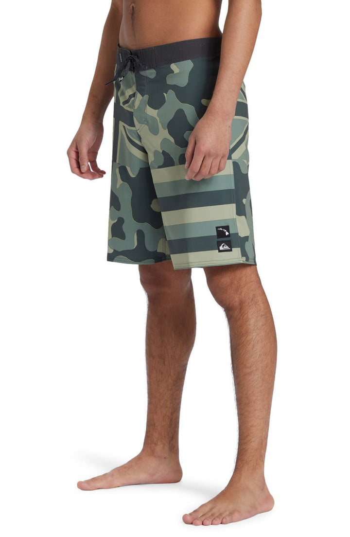 QUIKSILVER SURFSILK HAWAII FLYER 20" BOARDSHORTS - GREEN CAMO