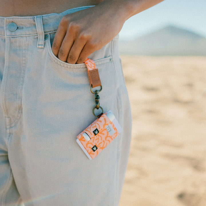 THREAD CORAL REEF WRIST LANYARD